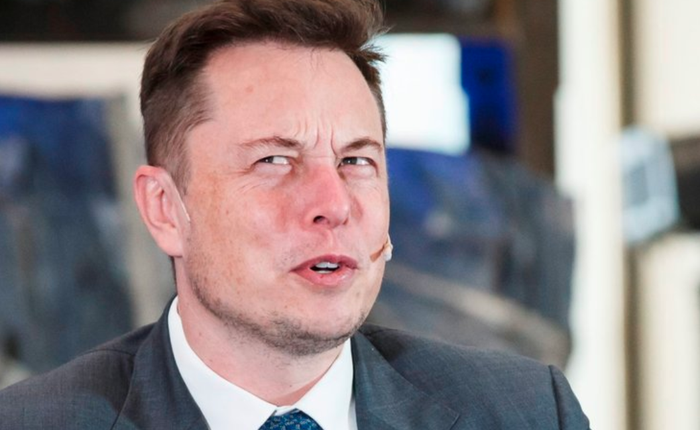Elon Musk nghiêm túc muốn gắn tên lửa vào xe Tesla Roadster, ai mà muốn thì phải từ bỏ băng ghế sau
