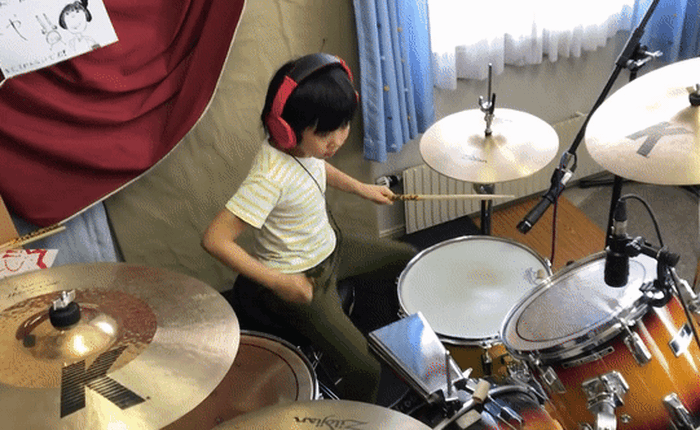 2 tuổi bắt đầu chơi trống, 8 tuổi cover thành công ca khúc huyền thoại của Led Zeppelin, cô bé Nhật Bản khiến Internet thích thú