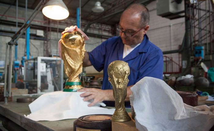 Cận cảnh quá trình chế tác chiếc cup vàng danh giá cho World Cup
