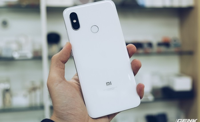 Trên tay Xiaomi Mi 8 mới về VN: Tai thỏ giống iPhone X, nhận dạng khuôn mặt rất nhanh, tuy nhiên chất lượng ảnh chưa ấn tượng