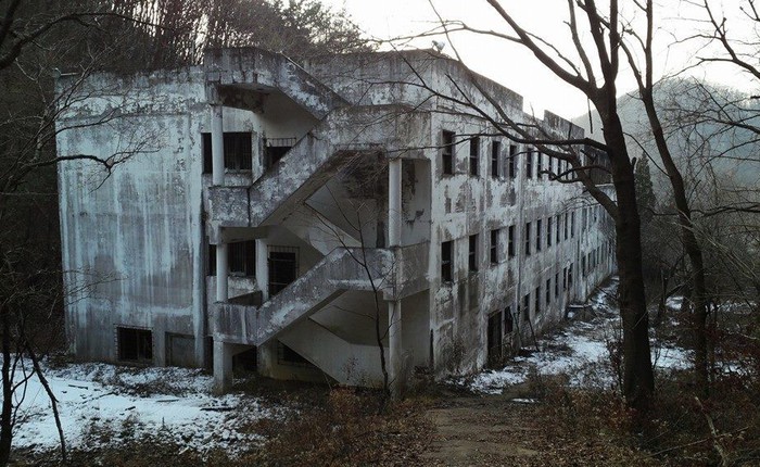 Bị buộc đóng cửa sau hàng loạt cái chết bí ẩn, bệnh viện tâm thần bị bỏ hoang 20 năm tại Hàn Quốc là một trong những nơi đáng sợ nhất thế giới