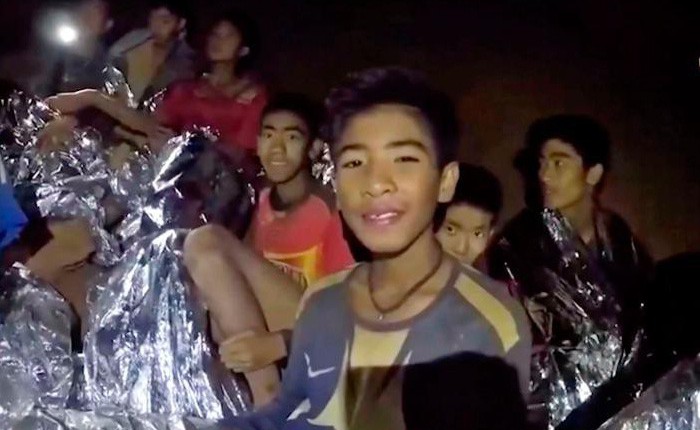 [CHÍNH THỨC] Xác nhận 12 cầu thủ đội bóng Thái Lan cùng huấn luyện viên đã thoát ra khỏi hang an toàn!