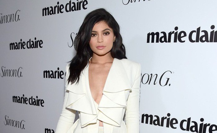 Hot girl 20 tuổi Kylie Jenner được Forbes dự đoán sẽ sớm soán danh hiệu tỷ phú tự thân trẻ nhất của Mark Zuckerberg