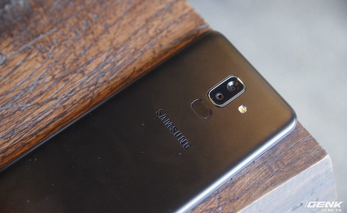 Trên tay nhanh Samsung Galaxy J8: màn hình tràn viền, camera chuyên trị chụp tối, giá 7,29 triệu đồng