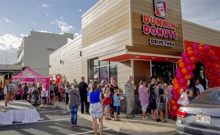 [Case Study] Chiến dịch 'dắt mũi' khách hàng của Dunkin’ Donuts: “Bơm” mùi cà phê lên xe buýt, đem về thêm 29% doanh thu!