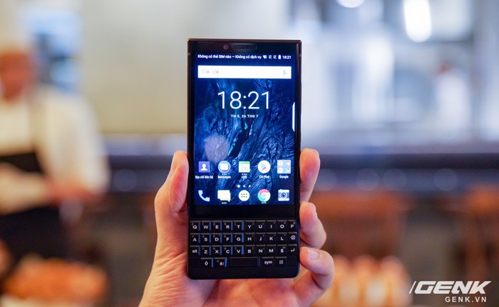 Blackberry Key2 chính thức ra mắt tại Việt Nam: vẫn thiết kế không lẫn đi đâu được, với nhiều cải tiến đáng kể, giá 17 triệu đồng