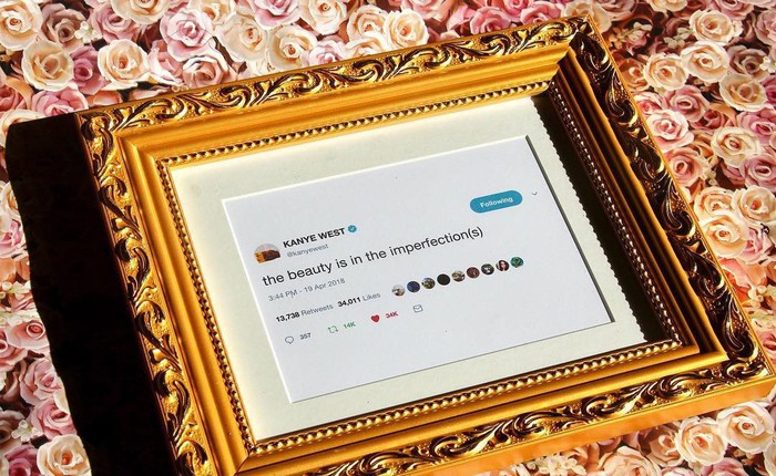 Làm giàu không khó: Tweets của Kanye West được đóng khung, đem bán với giá 1,1 triệu/tấm