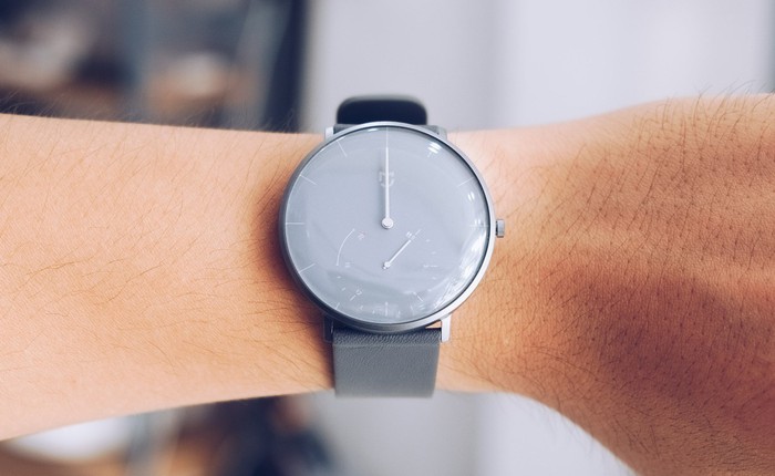 Trên cổ tay đồng hồ Xiaomi Mijia Quartz Watch mới về VN: Đồng hồ truyền thống kết hợp theo dõi sức khỏe, pin 6 tháng, giá 1.5 triệu đồng