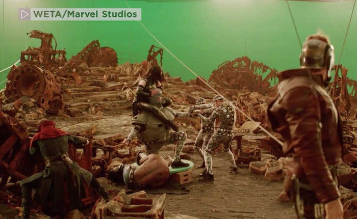 Hậu trường  Avengers: Infinity War: New York hoá ra là khu studio bé tí, biệt đội Avengers "bắt nạt" hình nộm Thanos