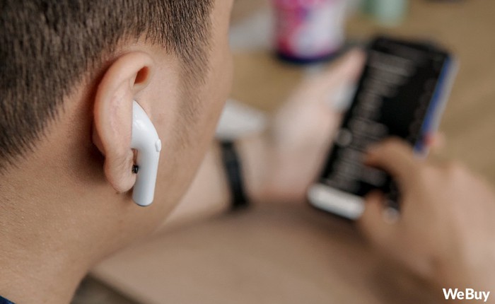 Có điều kiện thì mua Apple AirPods, còn con nhà nghèo dùng chiếc tai nghe “nhái bén” này được không?