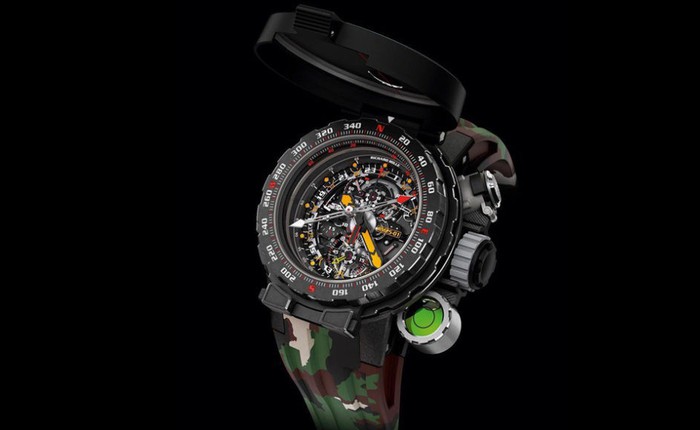 Đây là chiếc đồng hồ "nồi đồng cối đá" có giá triệu đô được chính ngôi sao hành động Sylvester Stallone thiết kế