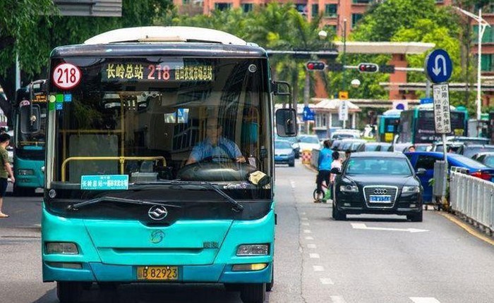 Một công ty xe buýt Trung Quốc lỗ tới gần 300 triệu đồng vì hành khách giở thủ đoạn trả tiền âm phủ và tiền giả