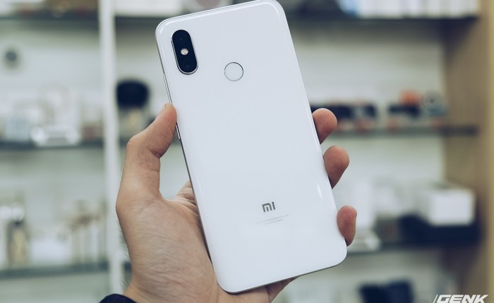 Xiaomi Mi 8 lặng lẽ bán chính hãng tại VN với giá loạn lạc, cạnh tranh trực tiếp với hàng xách tay