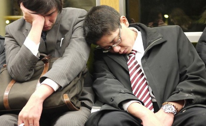 Chính phủ Nhật đề xuất cho nghỉ làm sáng thứ 2 để giảm tình trạng làm việc đến chết