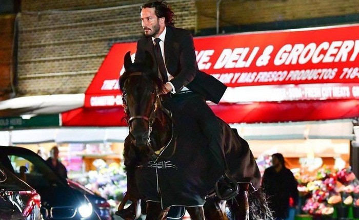 Lộ video hậu trường John Wick: Chapter 3: Keanu Reeves tự diễn cảnh cưỡi ngựa rượt đuổi mô tô, không cần cascadeur