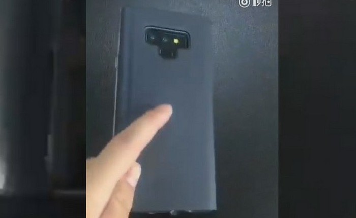 Xuất hiện hình ảnh thực tế Galaxy Note9 với phụ kiện case bảo vệ Standing Cover