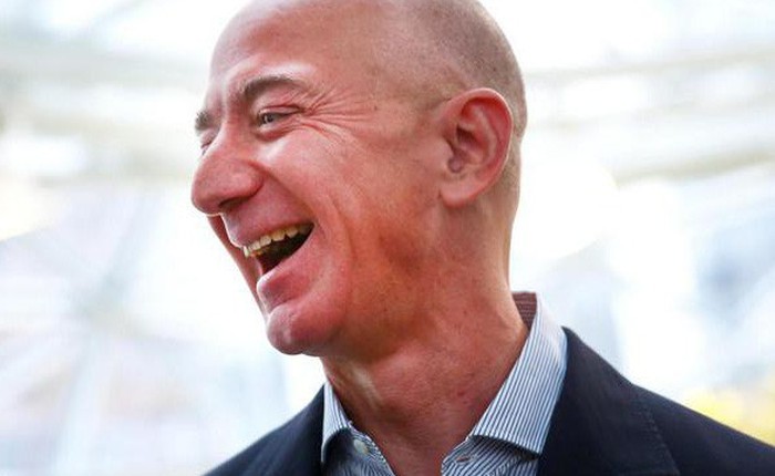 Tỷ phú Jeff Bezos kiếm 11 triệu USD/giờ, gấp hơn gần 1 triệu lần lương công nhân làm ở kho hàng Amazon
