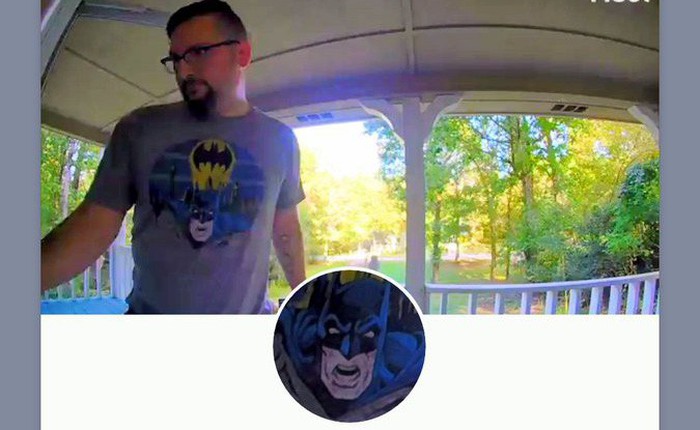 Chuông cửa thông minh không cho chủ vào nhà vì tưởng hình Batman trên áo là kẻ xấu