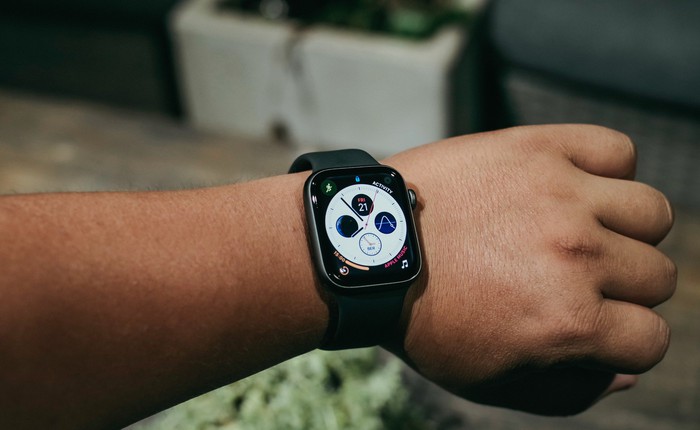 Trên tay Apple Watch Series 4 mới về Việt Nam: Thiết kế lột xác, tính năng sức khỏe hữu ích, giá từ 14 triệu đồng