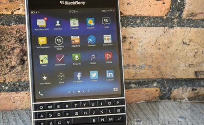 Độc chiêu kinh doanh kì lạ: đổi điện thoại BlackBerry lấy cây 2 xúc xích giá 5 USD