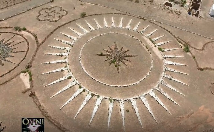 Người đàn ông Thụy Sỹ xây bãi đỗ UFO ngay giữa sa mạc vì nghe thấy lời thỉnh cầu của người ngoài hành tinh