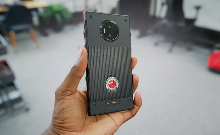 Video trên tay chiếc smartphone Hydrogen One phiên bản gần hoàn chỉnh của Red