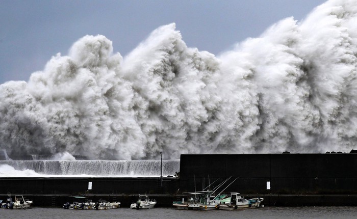Hình ảnh có thật, nhìn như ngày tận thế trên phim: siêu bão Jebi lớn nhất trong 25 năm qua đổ bộ vào Nhật Bản