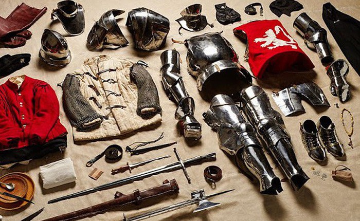 Từ chiến tranh trung cổ cho tới thời hiện đại, đây là tất cả những vật dụng mà binh lính từng mang ra trận