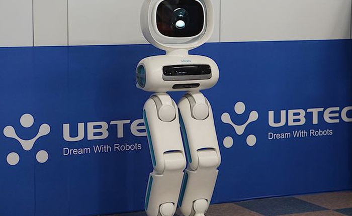 [CES 2018] Ubtech Walker là một chú robot không tay nhưng cực kỳ hay