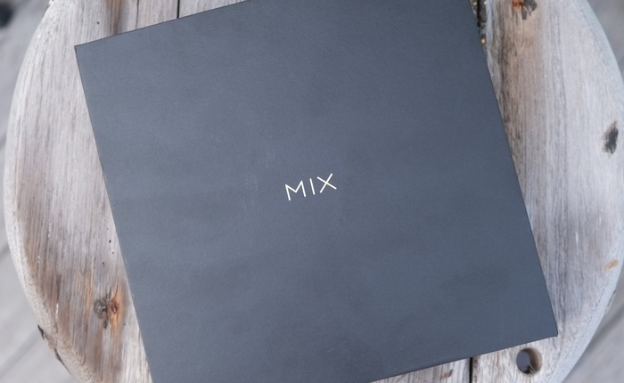 Bên trong hộp của Xiaomi Mi Mix 2S có gì?