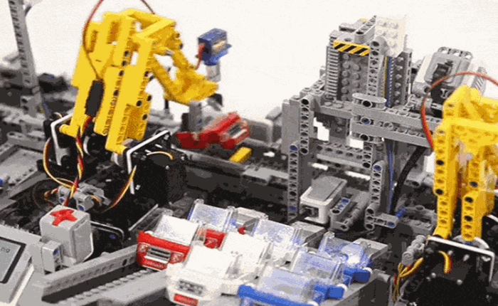 Tesla có lẽ nên học cách lắp ráp ôtô siêu tốc và chuyên nghiệp của dây chuyền tự động bằng Lego này