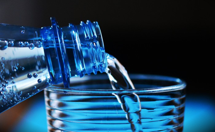 Câu hỏi một ngày uống bao nhiêu nước thì đủ lại có câu trả lời sẽ khiến bạn ngạc nhiên