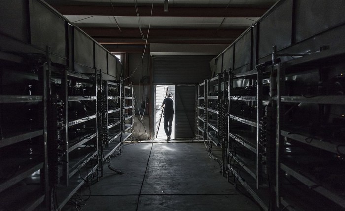 Trung Quốc hạn chế điện năng cung cấp cho các mỏ đào Bitcoin, thợ mỏ thi nhau chạy ra nước ngoài