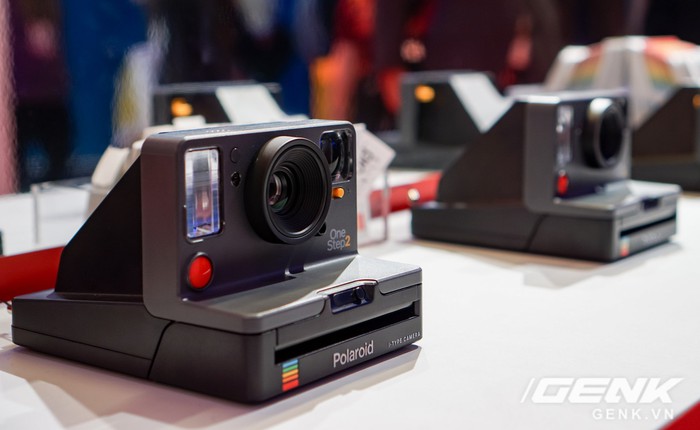 [CES 2018] Sờ tận tay chiếc máy ảnh OneStep 2 từng khiến biết bao fan Polaroid "vỡ òa" khi được hồi sinh