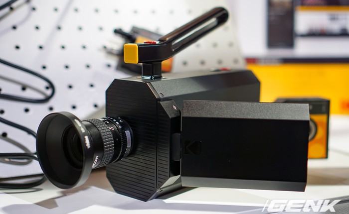 [CES 2018] Sờ tận tay máy quay phim Kodak Super 8: khi nét hoài cổ kết hợp công nghệ số