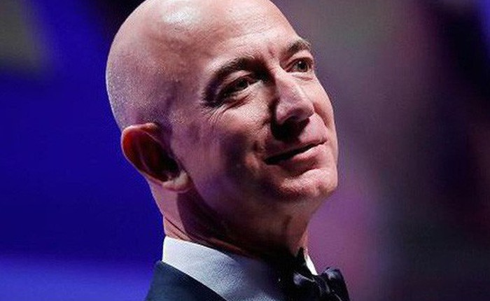 Jeff Bezos kiếm tiền 5 ngày bằng người Mỹ bình thường kiếm tiền 5 đời
