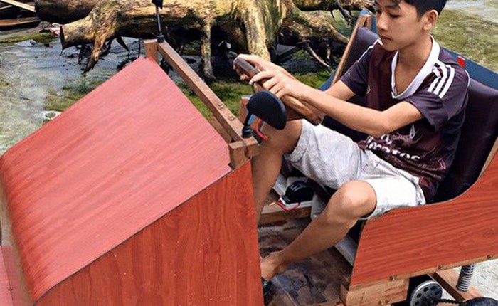Nam sinh lớp 9 chế tạo ô tô điện từ gỗ và phế liệu để chở các em nhỏ đi học