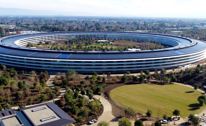 Những thước phim mới nhất quay từ drone cho thấy trụ sở Apple Park đã bước vào giai đoạn hoàn thiện cuối cùng