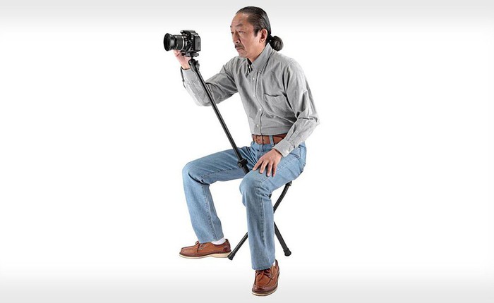 Đây là sản phẩm tripod kì lạ chưa từng thấy, đỡ máy chưa đủ lại còn đỡ luôn cả... mông của chủ nhân