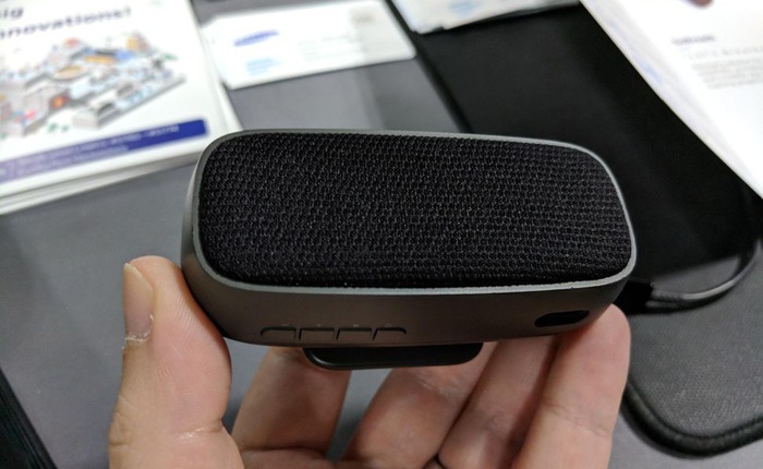 [CES 2018] Loa S-Ray của Samsung có thể truyền âm thanh đến thẳng tai của bạn, người ngoài không nghe thấy gì