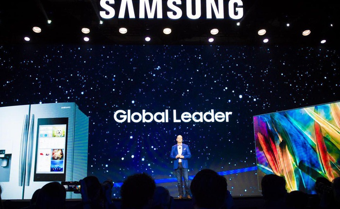 Hóa ra Samsung đã mở riêng một cuộc họp VIP trình diễn smartphone uốn cong tại CES 2018