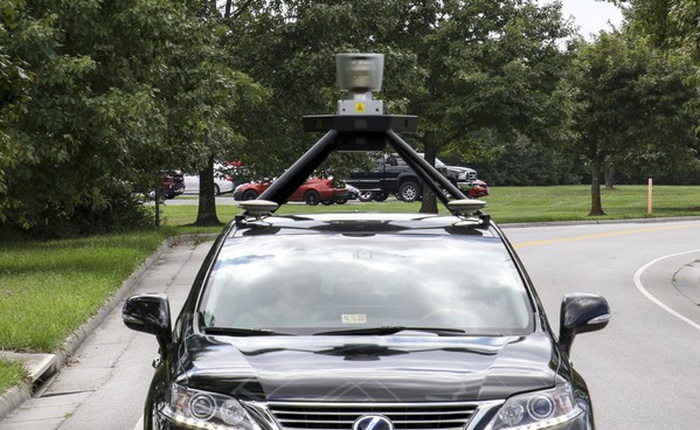 Công nghệ xe tự lái mới giúp dự đoán hành vi của người qua đường, ngăn tai nạn ngay cả khi trời tối