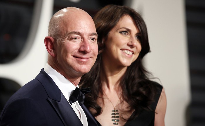 Vợ cũ của Jeff Bezos xứng đáng được chia nửa số tài sản, vì sẽ không có Amazon nếu không có bà