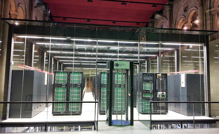 "Trung tâm dữ liệu đẹp nhất thế giới" là một siêu máy tính đặt trong nhà thờ Chúa có từ thế kỷ 19