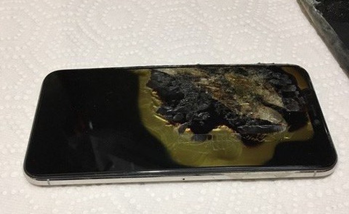 iPhone Xs Max đột nhiên bốc cháy khi đang để trong túi quần của một người đàn ông