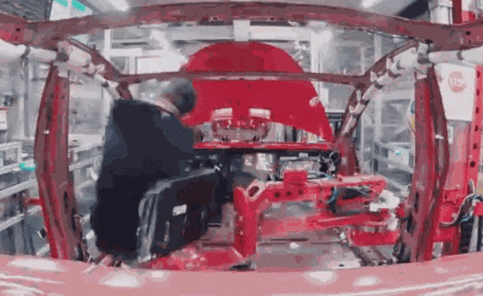 [Video time-lapse] Theo dõi trọn vẹn quy trình sản xuất một chiếc xe điện Tesla Model 3 trong công xưởng như thế nào?