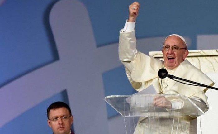 Giáo hoàng Francis kêu gọi người trẻ ngưng sống ảo