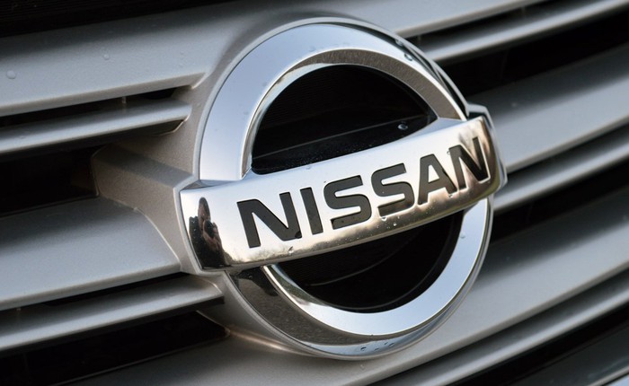 Màn hình xe hơi Nissan cho phép bạn nhìn quanh các khúc cua như chơi game!