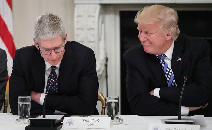 Giữa lúc Apple gặp khó khăn, tổng thống Trump lại yêu cầu sản xuất iPhone tại Mỹ
