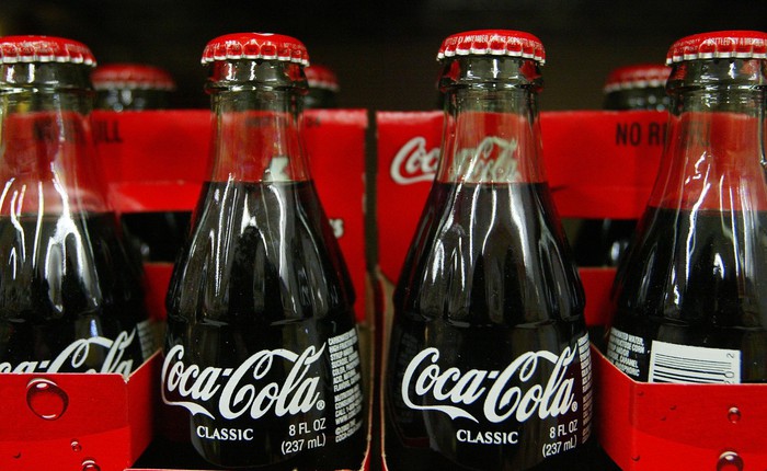 Đây là lý do khiến Coca-cola đóng chai thủy tinh chuẩn vị hơn hẳn lon nhôm hoặc chai nhựa